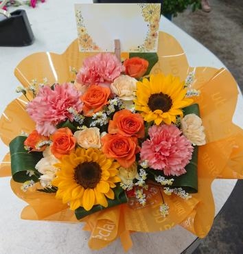20230703_sobetsu-oiwai_arrangement_yelloworange-flowerhouseaika