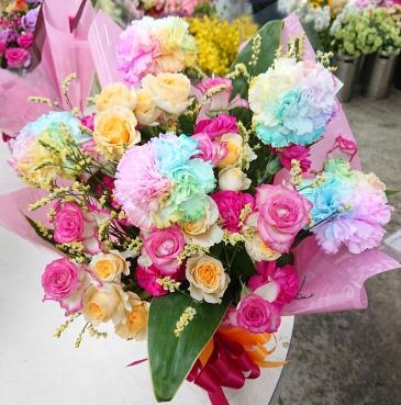 20220513_mothersday-arrangement-rainbowcarnation-flowerhouseaika