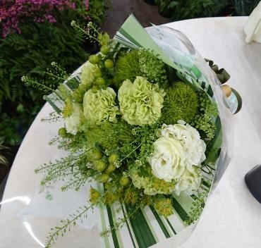 20220514_mothersday-bouquet-whitegreen-flowerhouseaika2