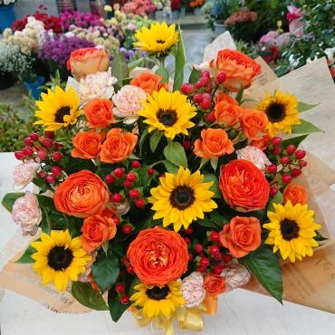 20220530_taiin-oiwai-arrangement-yelloworange-flowerhouseaika