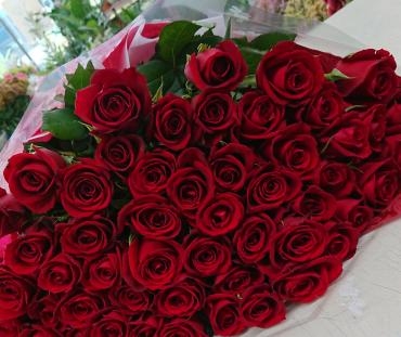 日頃の感謝を込めて 赤バラの花束♪｜「愛花」　（愛媛県松山市の花キューピット加盟店 花屋）のブログ