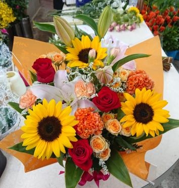 20220808_taiin-oiwai_arrangement_sunflower-flowerhouseaika