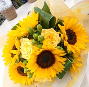 20220814_oiwai_bouquet_sunflower-flowerhouseaika
