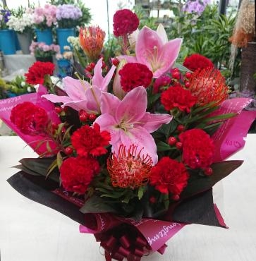 20220906_oiwai_arrangement-red-flowerhouseaika