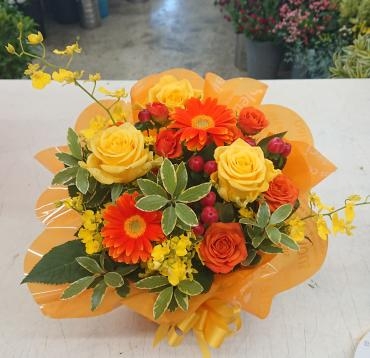 20230111_present-arrangement-yelloworange-flowerhouseaika