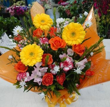 20230131_oiwai_arrangement-yelloworange-flowerhouseaika
