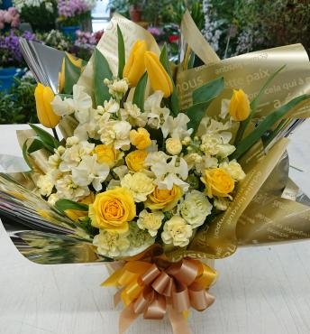 20230227_birthday-beiju-oiwai_arrangement_yellowgold-flowerhouseaika