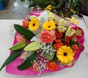 新築祝い 花束♪｜「愛花」　（愛媛県松山市の花キューピット加盟店 花屋）のブログ
