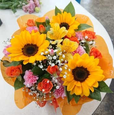 20230511_birthday-oiwai_arrangement_twitter-flowerhouseaika