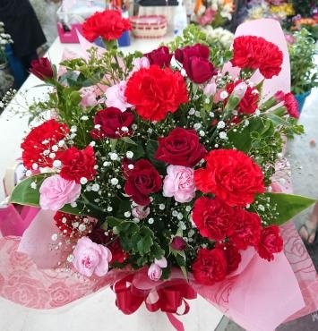 20230517_mothersday-arrangement_red-flowerhouseaika