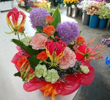 季節のお花を アレンジメント♪｜「愛花」　（愛媛県松山市の花キューピット加盟店 花屋）のブログ