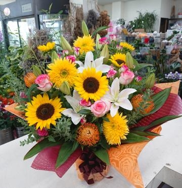 20230817_birthday-oiwai_arrangement_lily-rose-sunflower-flowerhouseaika