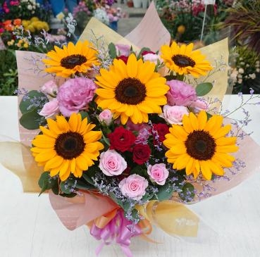 20230923_birthday-oiwai_arrangement_sunflower_redpink-flowerhouseaika