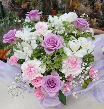 20231010_sougi-osonae_arrangement_purplerose-flowerhouseaika
