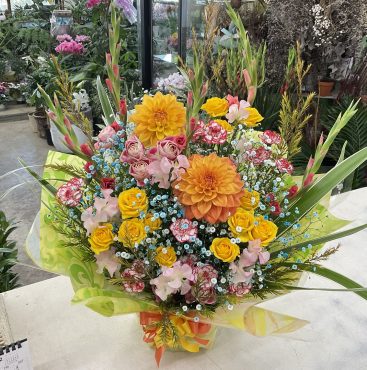 ラジオ番組200回記念 アレンジメント♪｜「愛花」　（愛媛県松山市の花キューピット加盟店 花屋）のブログ