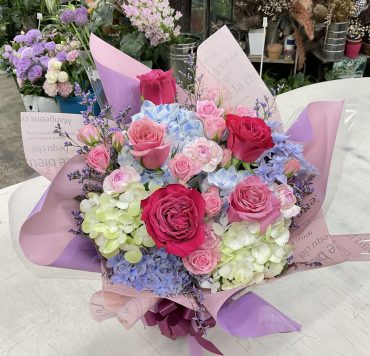 アジサイとバラのアレンジメント♪｜「愛花」　（愛媛県松山市の花キューピット加盟店 花屋）のブログ