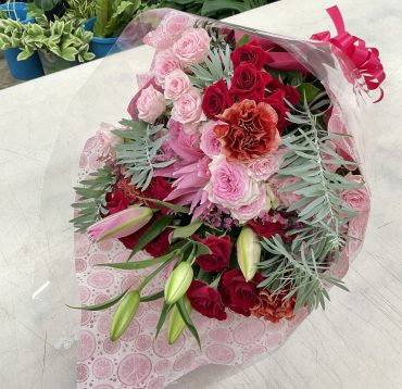 令和7年7月7日 77歳のお誕生日 花束♪｜「愛花」　（愛媛県松山市の花キューピット加盟店 花屋）のブログ