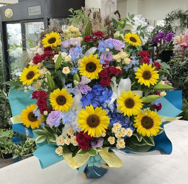 個展 お祝い ブルーを入れて アレンジメント♪｜「愛花」　（愛媛県松山市の花キューピット加盟店 花屋）のブログ