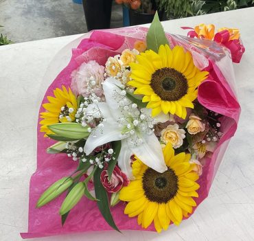 お誕生日祝い 花束♪｜「愛花」　（愛媛県松山市の花キューピット加盟店 花屋）のブログ