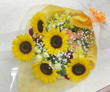 送別会 退職祝 ヒマワリ花束♪｜「愛花」　（愛媛県松山市の花キューピット加盟店 花屋）のブログ