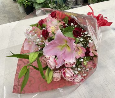 お誕生日祝い 花束♪｜「愛花」　（愛媛県松山市の花キューピット加盟店 花屋）のブログ