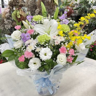 一周忌 お供え アレンジメント「愛花」（愛媛県松山市の花屋）のギャラリー写真