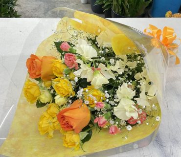 お誕生日祝い イエロー＆オレンジ系 花束♪｜「愛花」　（愛媛県松山市の花キューピット加盟店 花屋）のブログ