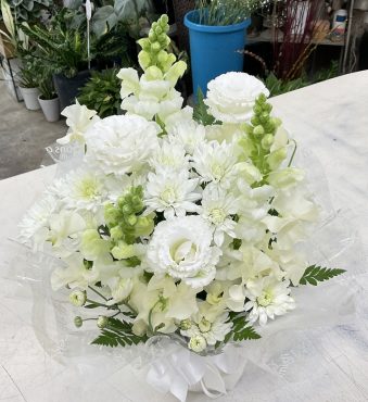お供え ホワイト系 アレンジメント|「愛花」　（愛媛県松山市の花屋）のブログ